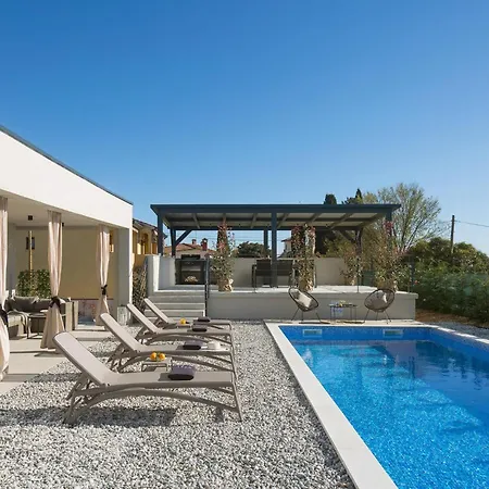 Holiday home Ella Tar-Vabriga
