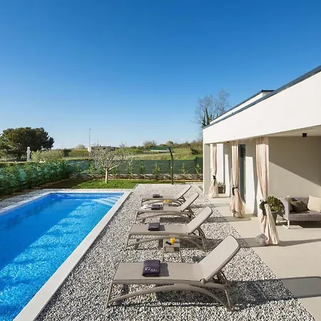 Holiday home Ella Tar-Vabriga